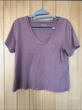 Athleta Mauve V-Neck Short Sleeve Tee